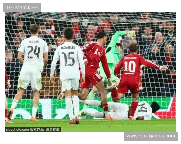 范戴克空中统治力尽显，头球威慑成防线噩梦