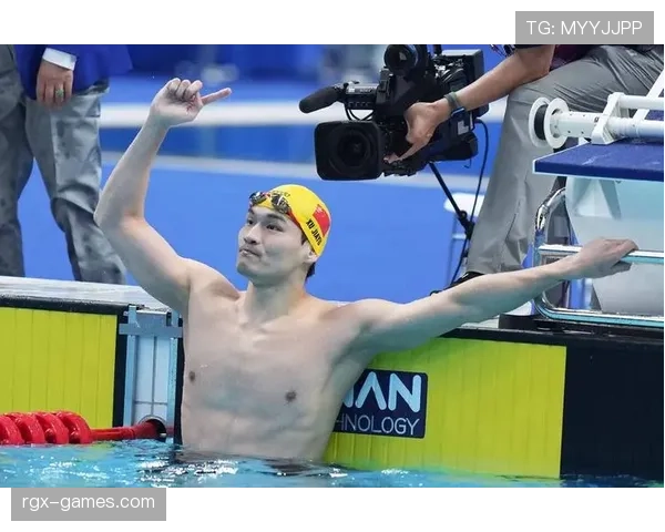 珀金斯自由泳传奇再创辉煌，长距离泳坛新标杆诞生